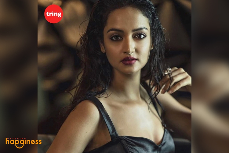 Shanvi Srivastava Her father died & mother meena srivastava is a lecturer. shanvi srivastava